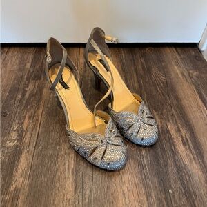 Elegant Women's Heels in Gray and Cream